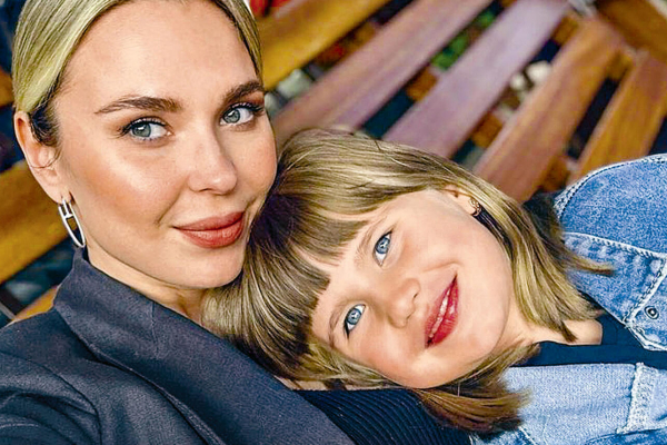 Пелагея — про подготовку к 1 сентября дочери, оставленной Телегиным: «Еще в мае» Пелагея — про подготовку к 1 сентября дочери, оставленной Телегиным: «Еще в мае»