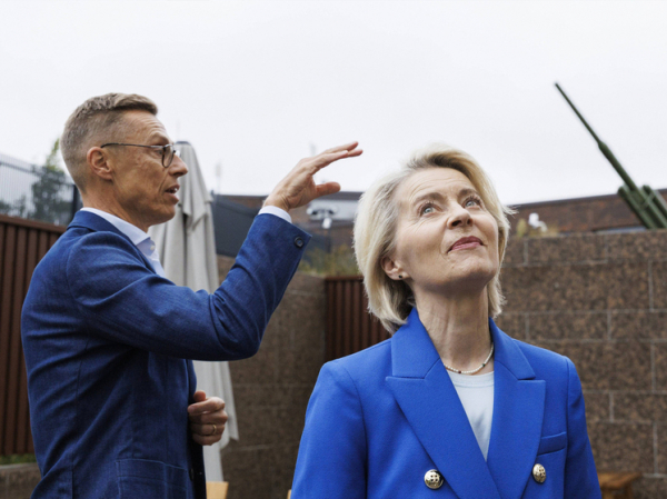 Фон дер Ляйен и фиолетовый луч: «русская кибератака» над Болгарией понадобилась для размещения войск на Украине